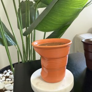 كوب باللون الاورنج