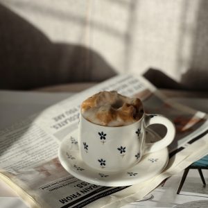 كوب مورد كحلي ابيض