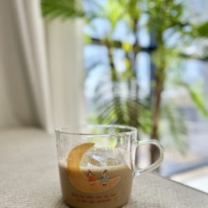 كوب القمر الشفاف