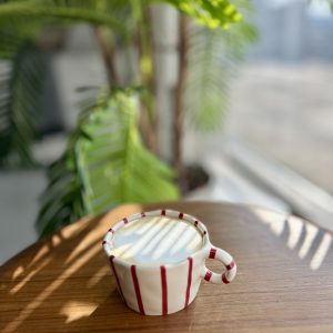 كوب بوهو مخطط احمر