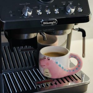 كوب التمساح الزهري